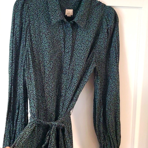 Longsleeve, ruffle bottom, tie belted, dress with pockets, Large - Picture 4 of 4